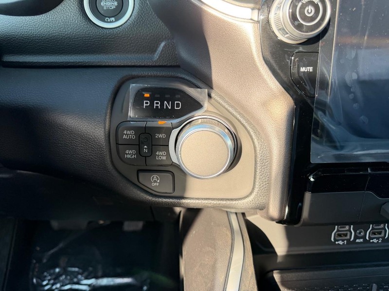 Ram 1500 Vehicle Full-screen Gallery Image 14