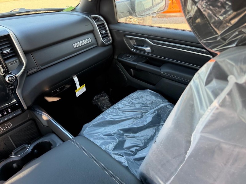 Ram 1500 Vehicle Full-screen Gallery Image 15