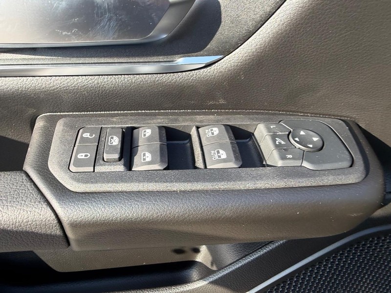 Ram 1500 Vehicle Full-screen Gallery Image 16