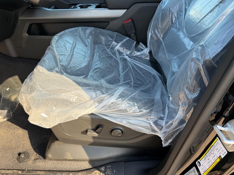 Ram 1500 Vehicle Full-screen Gallery Image 17