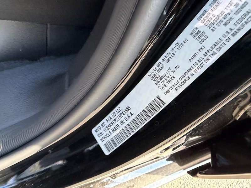 Ram 1500 Vehicle Full-screen Gallery Image 18