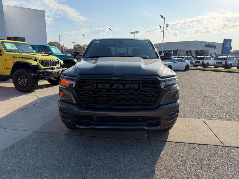 Ram 1500 Vehicle Full-screen Gallery Image 2