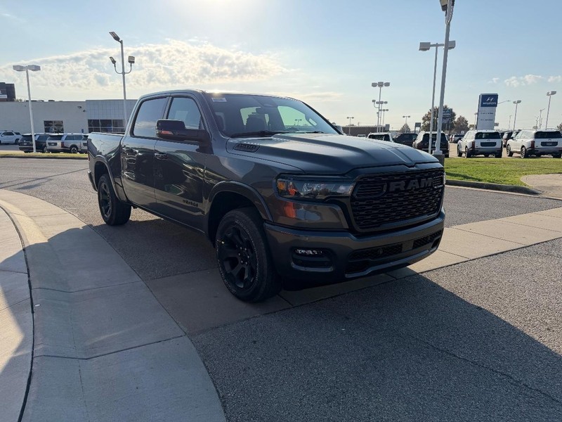 Ram 1500 Vehicle Full-screen Gallery Image 3