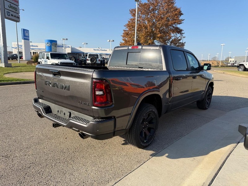 Ram 1500 Vehicle Full-screen Gallery Image 4