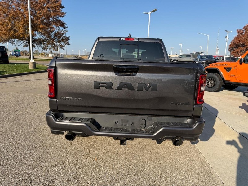 Ram 1500 Vehicle Full-screen Gallery Image 5