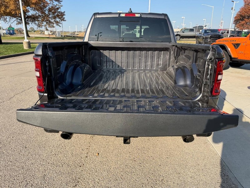 Ram 1500 Vehicle Full-screen Gallery Image 6