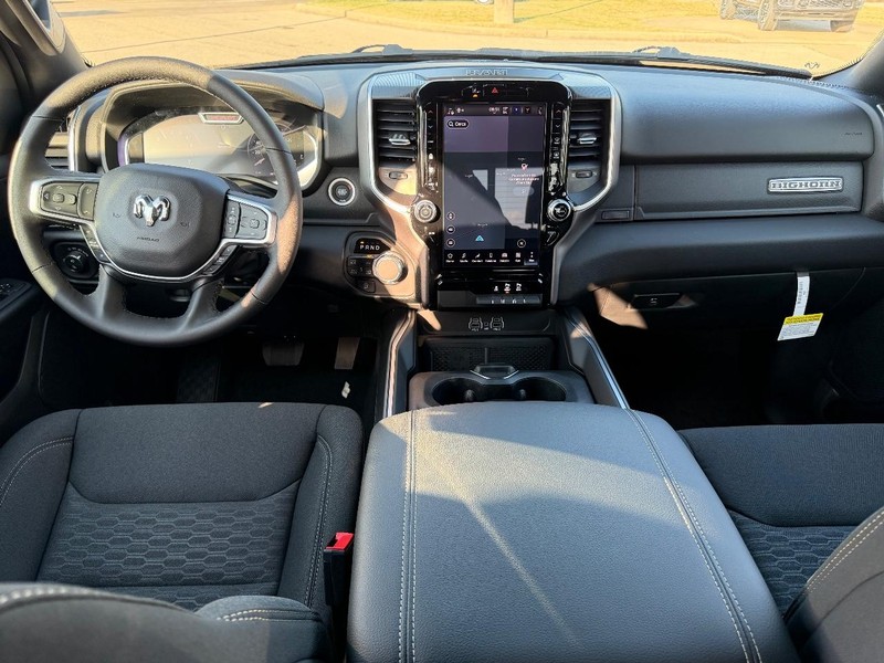 Ram 1500 Vehicle Full-screen Gallery Image 9