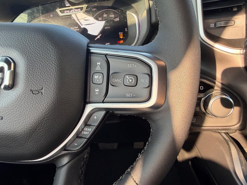 Ram 1500 Vehicle Full-screen Gallery Image 12