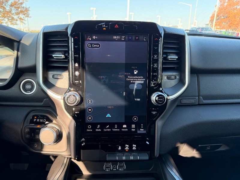 Ram 1500 Vehicle Full-screen Gallery Image 13