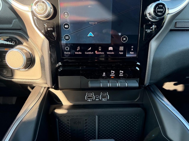 Ram 1500 Vehicle Full-screen Gallery Image 14