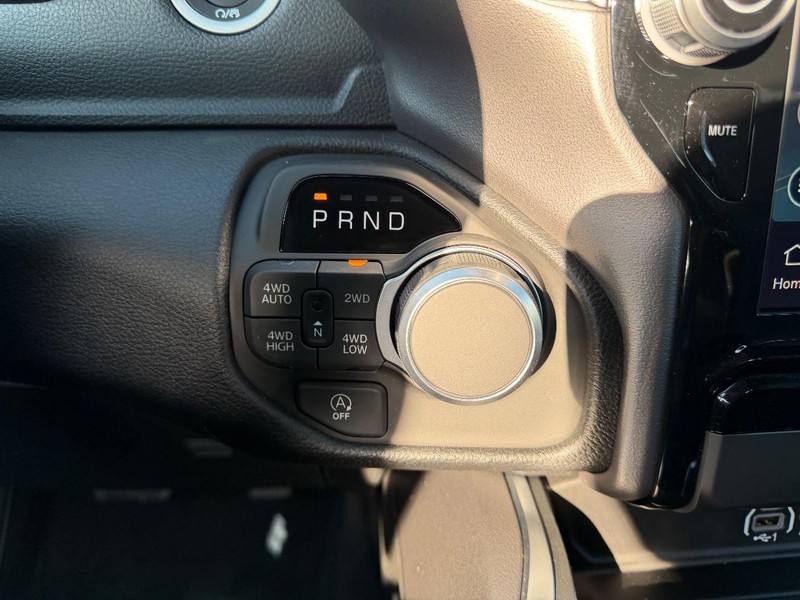 Ram 1500 Vehicle Full-screen Gallery Image 15