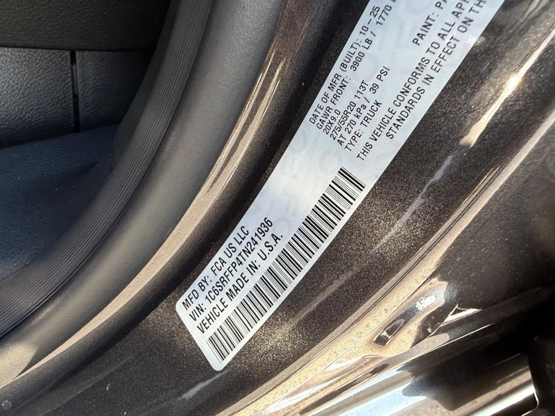 Ram 1500 Vehicle Full-screen Gallery Image 21