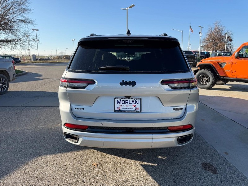 Jeep Grand Cherokee L Vehicle Full-screen Gallery Image 5