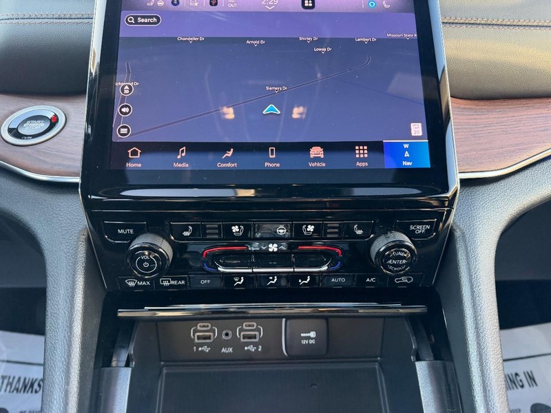 Jeep Grand Cherokee L Vehicle Full-screen Gallery Image 18