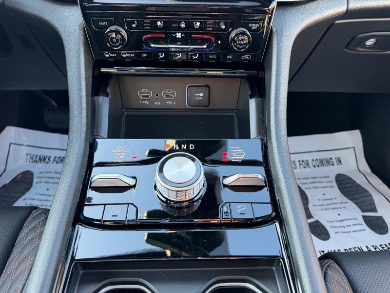 Jeep Grand Cherokee L Vehicle Full-screen Gallery Image 19