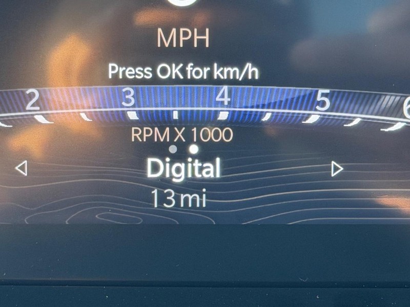 Jeep Grand Cherokee L Vehicle Full-screen Gallery Image 24