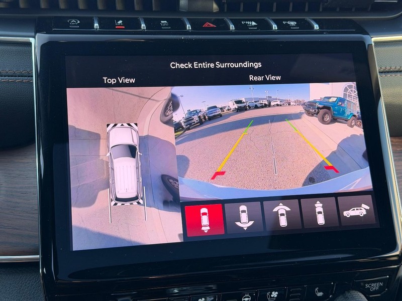 Jeep Grand Cherokee L Vehicle Full-screen Gallery Image 25