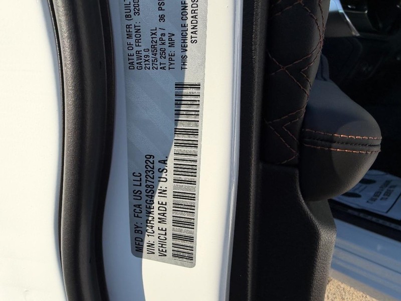 Jeep Grand Cherokee L Vehicle Full-screen Gallery Image 26