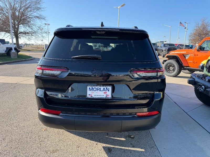 Jeep Grand Cherokee L Vehicle Full-screen Gallery Image 5