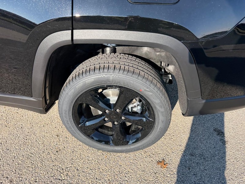 Jeep Grand Cherokee L Vehicle Full-screen Gallery Image 8