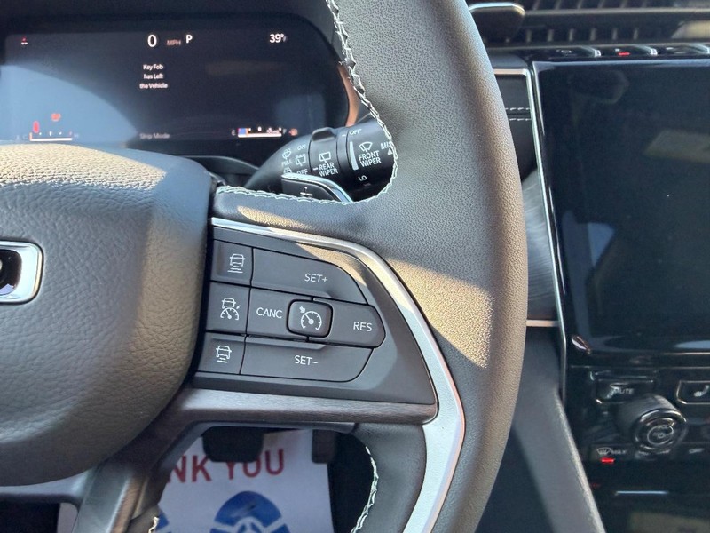 Jeep Grand Cherokee L Vehicle Full-screen Gallery Image 16