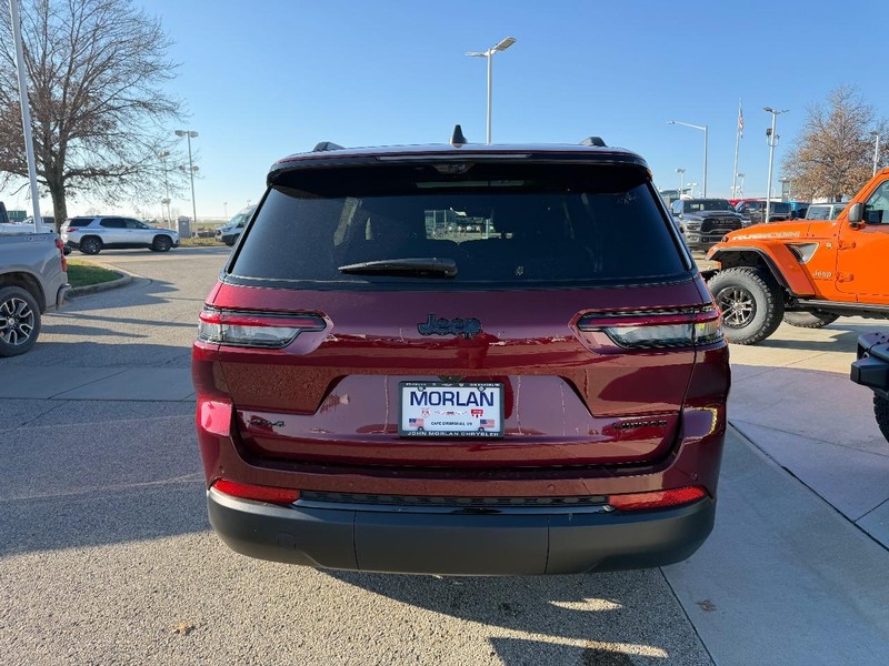Jeep Grand Cherokee L Vehicle Full-screen Gallery Image 5
