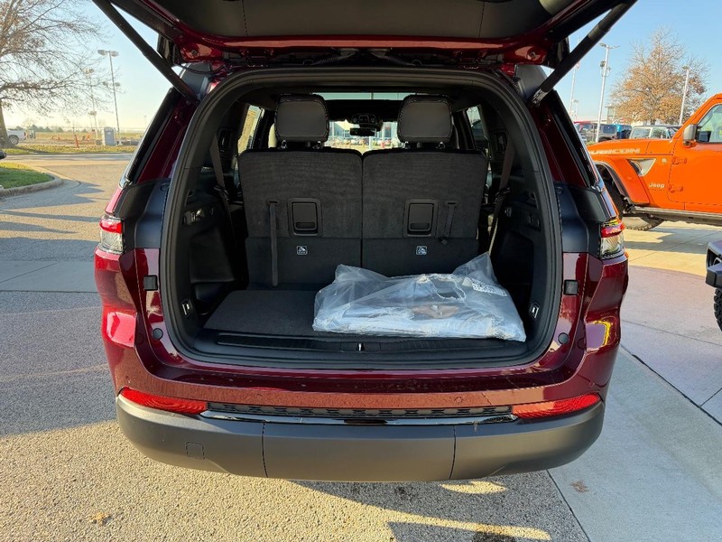 Jeep Grand Cherokee L Vehicle Full-screen Gallery Image 6