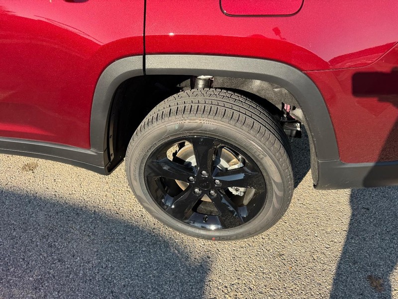 Jeep Grand Cherokee L Vehicle Full-screen Gallery Image 8