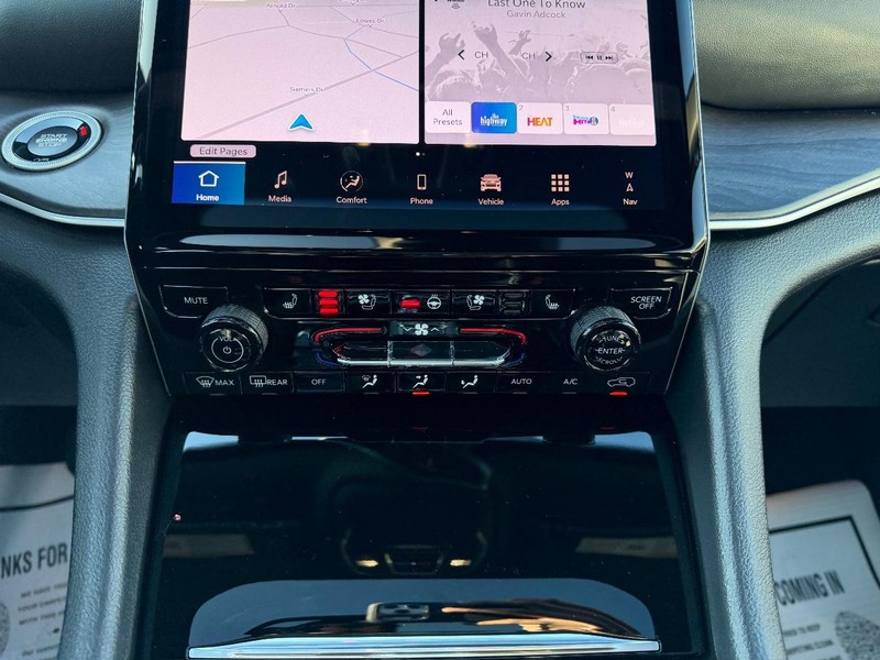 Jeep Grand Cherokee L Vehicle Full-screen Gallery Image 18