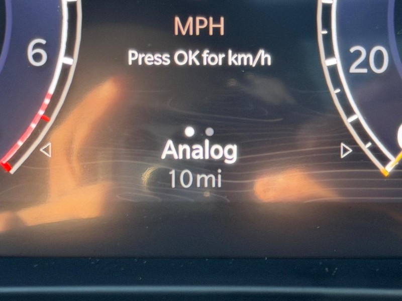 Jeep Grand Cherokee L Vehicle Full-screen Gallery Image 24