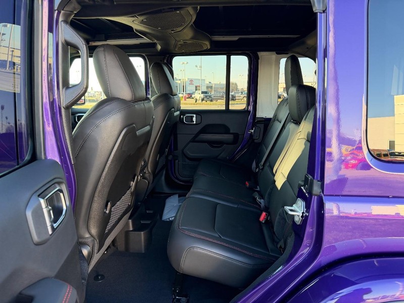 Jeep Wrangler Vehicle Full-screen Gallery Image 8