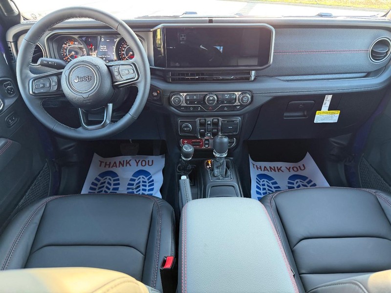 Jeep Wrangler Vehicle Full-screen Gallery Image 9