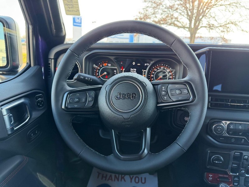 Jeep Wrangler Vehicle Full-screen Gallery Image 10