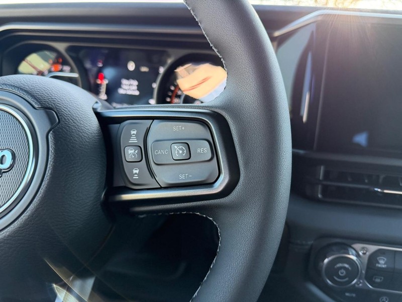 Jeep Wrangler Vehicle Full-screen Gallery Image 12