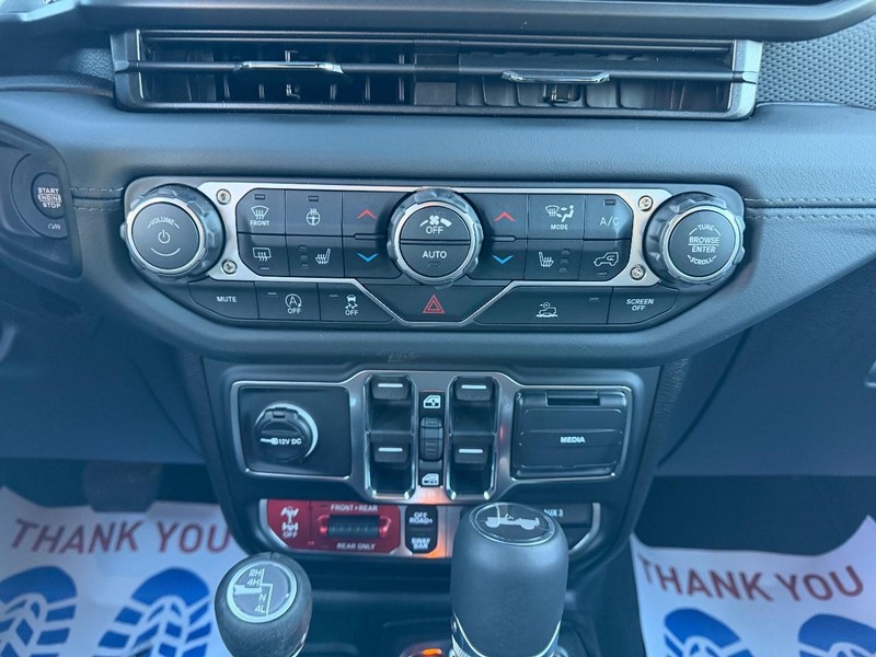 Jeep Wrangler Vehicle Full-screen Gallery Image 13