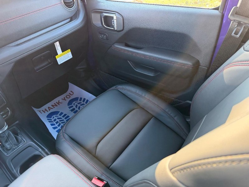 Jeep Wrangler Vehicle Full-screen Gallery Image 15