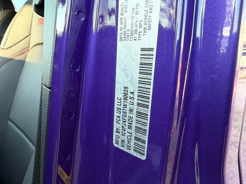 Jeep Wrangler Vehicle Full-screen Gallery Image 18