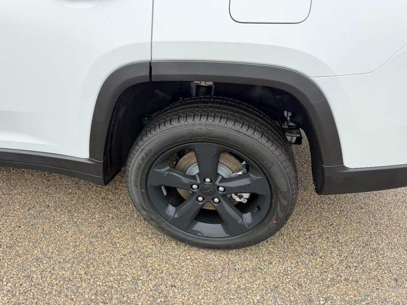 Jeep Grand Cherokee L Vehicle Full-screen Gallery Image 8