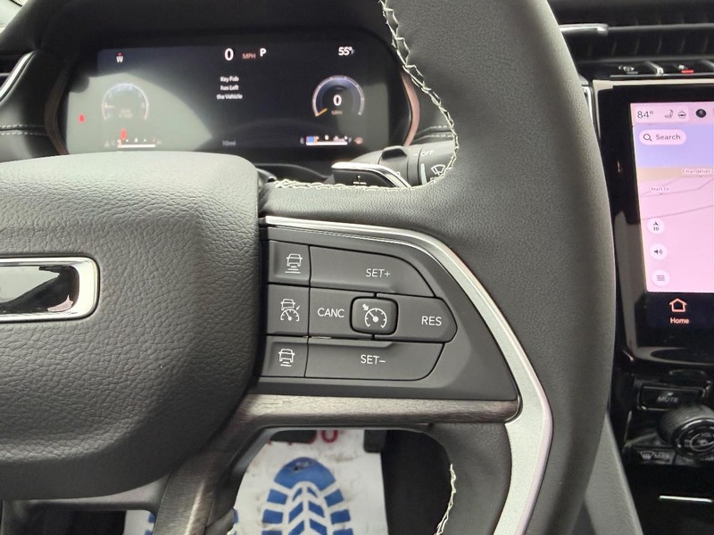 Jeep Grand Cherokee L Vehicle Full-screen Gallery Image 16