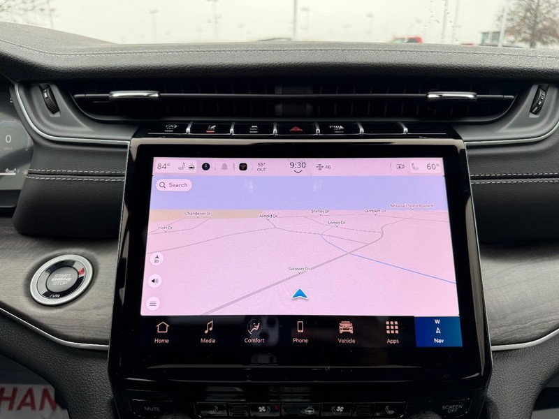 Jeep Grand Cherokee L Vehicle Full-screen Gallery Image 17