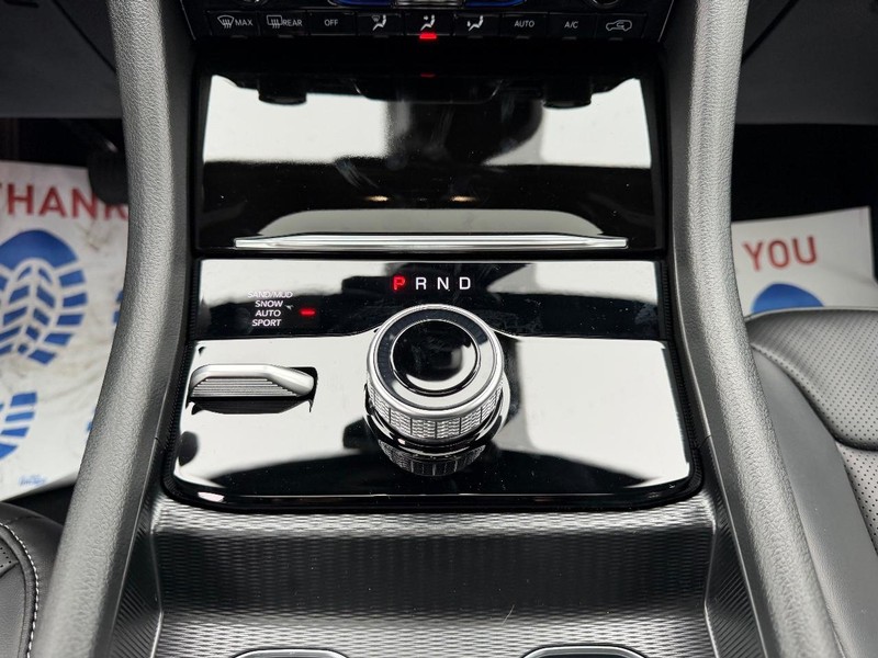 Jeep Grand Cherokee L Vehicle Full-screen Gallery Image 19