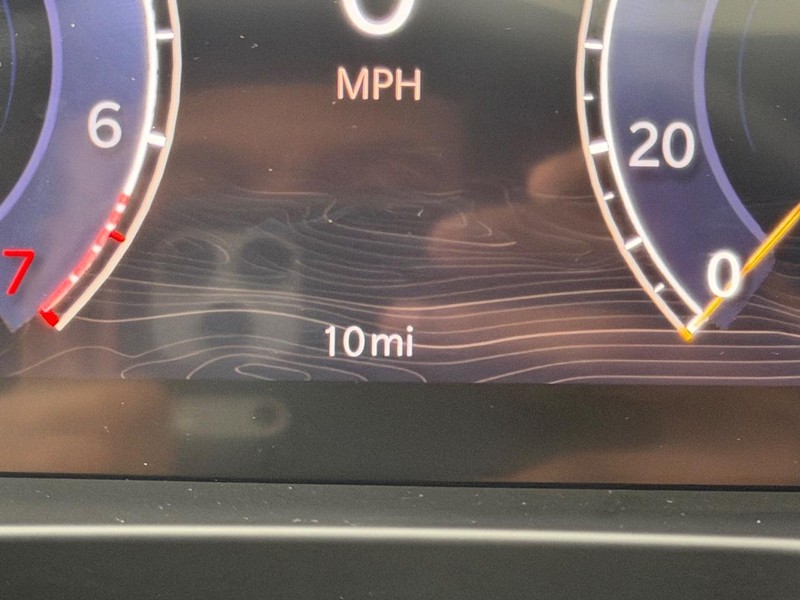 Jeep Grand Cherokee L Vehicle Full-screen Gallery Image 24