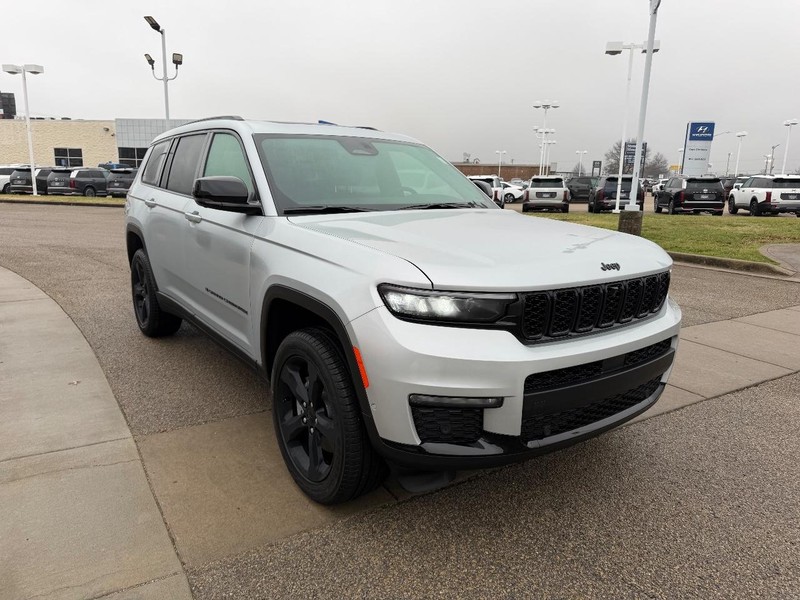 Jeep Grand Cherokee L Vehicle Full-screen Gallery Image 3