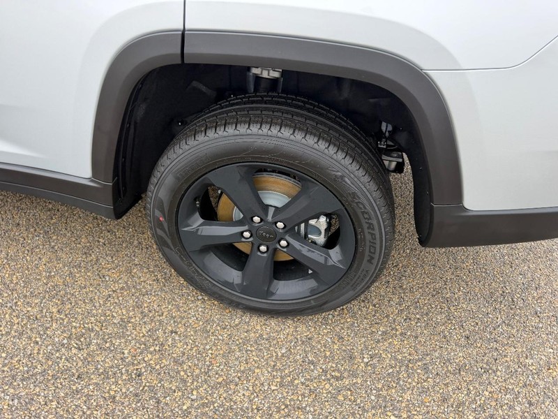 Jeep Grand Cherokee L Vehicle Full-screen Gallery Image 8