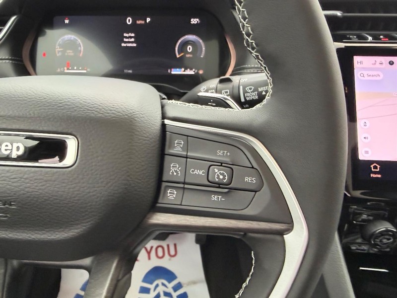 Jeep Grand Cherokee L Vehicle Full-screen Gallery Image 16