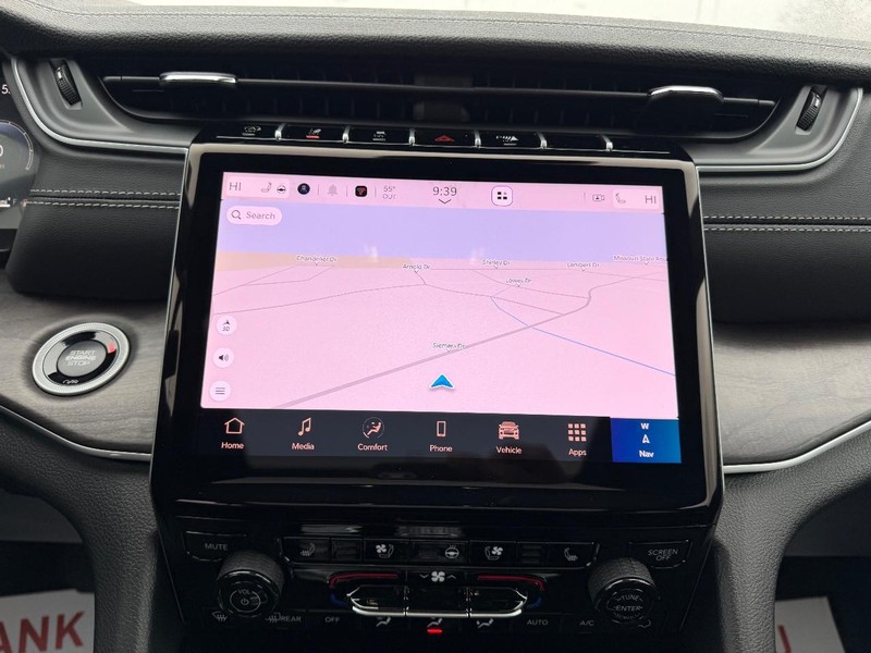 Jeep Grand Cherokee L Vehicle Full-screen Gallery Image 17