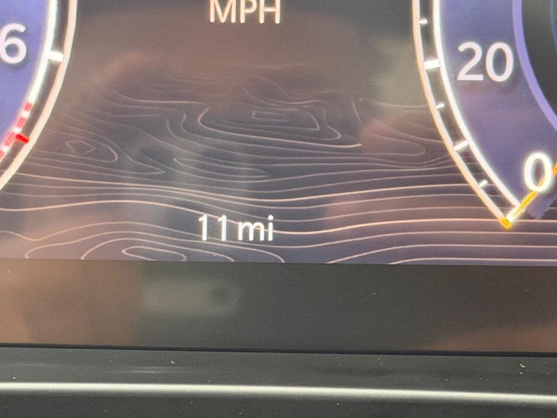 Jeep Grand Cherokee L Vehicle Full-screen Gallery Image 24