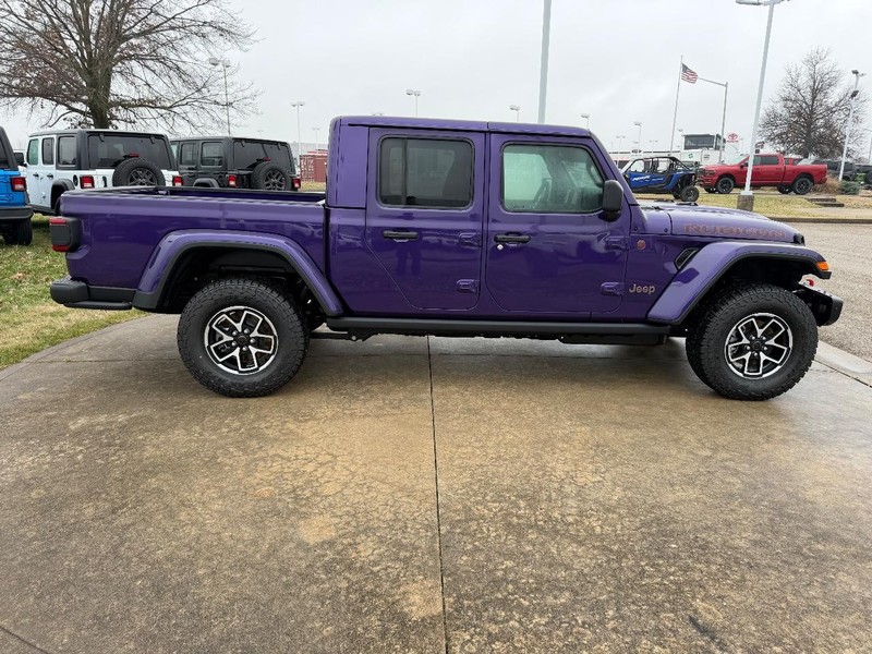 Jeep Gladiator Vehicle Full-screen Gallery Image 4