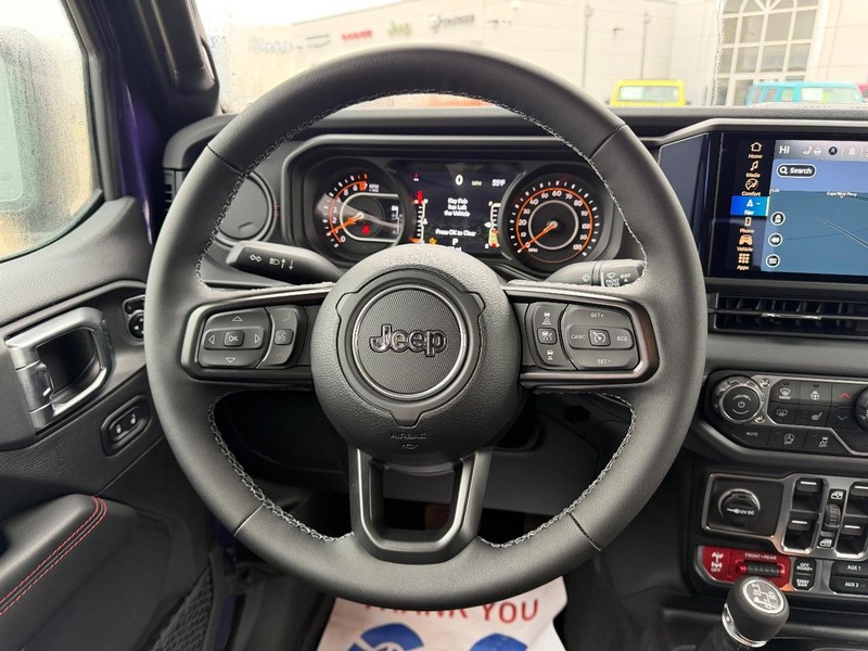 Jeep Gladiator Vehicle Full-screen Gallery Image 11