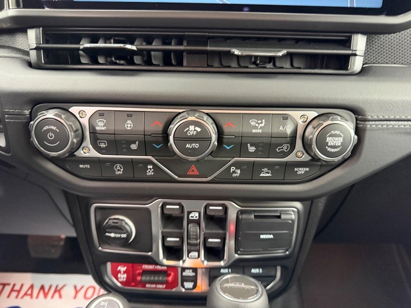 Jeep Gladiator Vehicle Full-screen Gallery Image 15